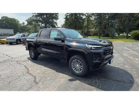 New 2026 Chevrolet Colorado LT w/ LT Convenience Package AWD/4WD image 2