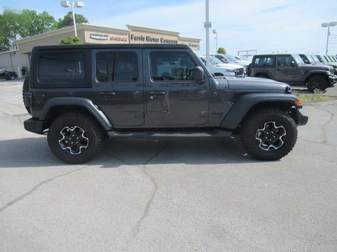 Used 2025 Jeep Wrangler Sport S image 8