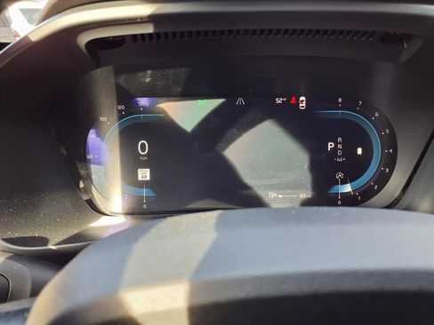 Used 2024 Volvo XC40 B5 Core image 12