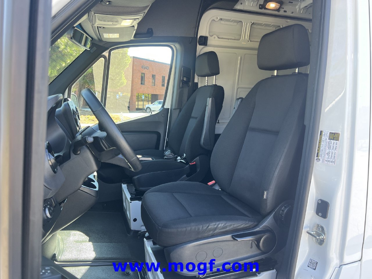 Used 2025 Mercedes-Benz Sprinter 2500 image 16