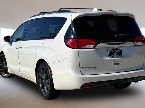 Used 2020 Chrysler Pacifica Touring-L Plus FWD image 13