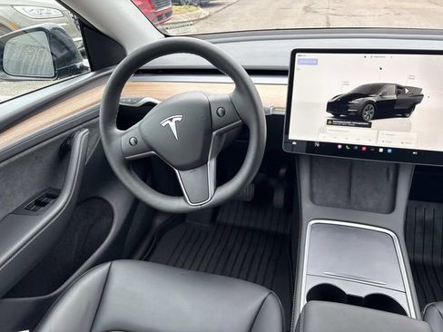 Used 2025 Tesla Model Y Long Range image 14