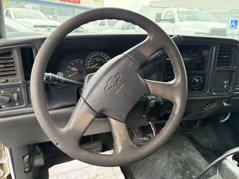 Used 2007 Chevrolet Silverado 3500 2WD Extended Cab w/ Heavy-Duty Power Package image 13