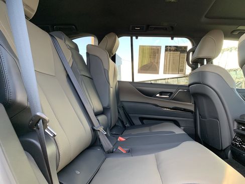 Certified 2026 Lexus LX 700h Overtrail image 32