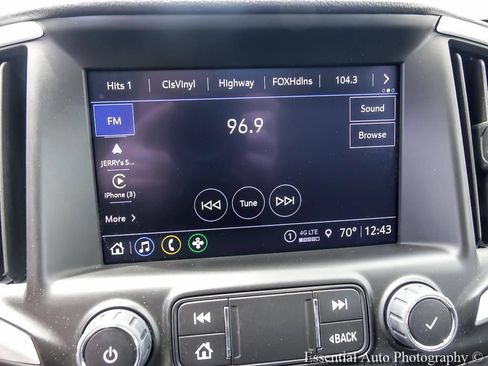 Used 2024 GMC Terrain SLT w/ Tech Package FWD image 17