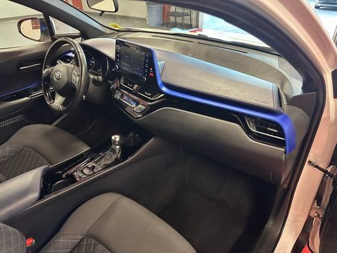 Certified 2022 Toyota C-HR XLE FWD image 17