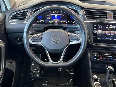 Used 2024 Volkswagen Tiguan SE AWD/4WD image 16
