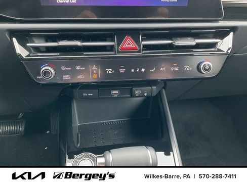 Certified 2023 Kia Niro EX FWD image 11