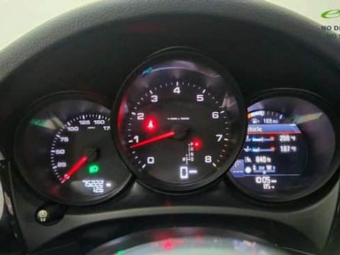 Used 2018 Porsche Macan AWD/4WD image 36