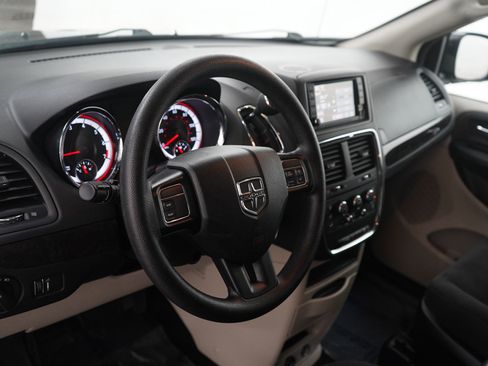 Used 2018 Dodge Grand Caravan SE image 19