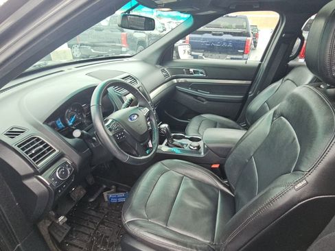 Used 2018 Ford Explorer XLT w/ Equipment Group 202A image 25