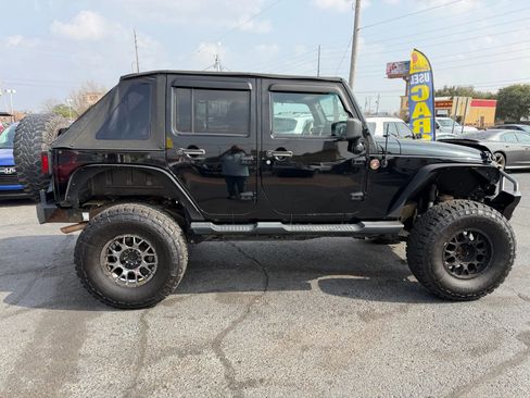 Used 2014 Jeep Wrangler Unlimited Sahara AWD/4WD image 8