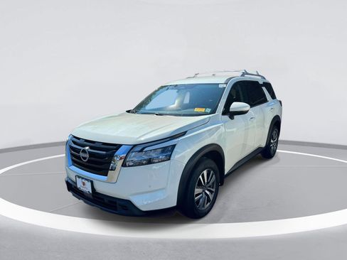 Used 2024 Nissan Pathfinder SL image 4