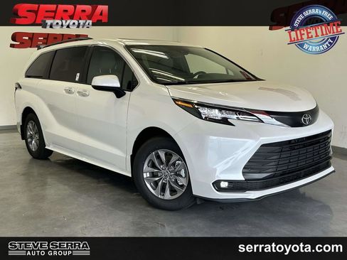 Used 2026 Toyota Sienna XLE FWD image 1