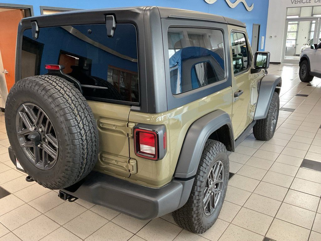Used 2025 Jeep Wrangler Sport AWD/4WD image 5