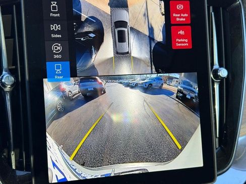 Certified 2025 Volvo XC90 B6 Plus image 22