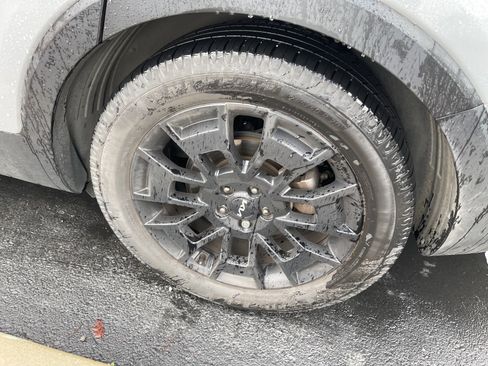 Used 2022 Kia Telluride SX w/ SX Prestige Package image 3