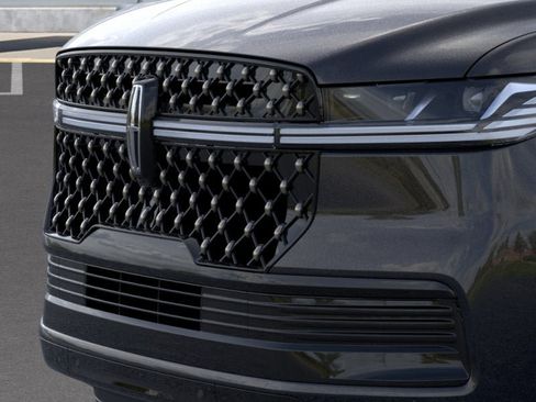 New 2026 Lincoln Navigator Black Label AWD/4WD image 17