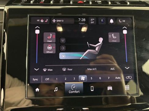 New 2025 Jeep Grand Cherokee Altitude image 16