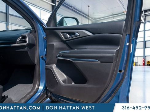 Used 2025 Chevrolet Traverse LT FWD image 25