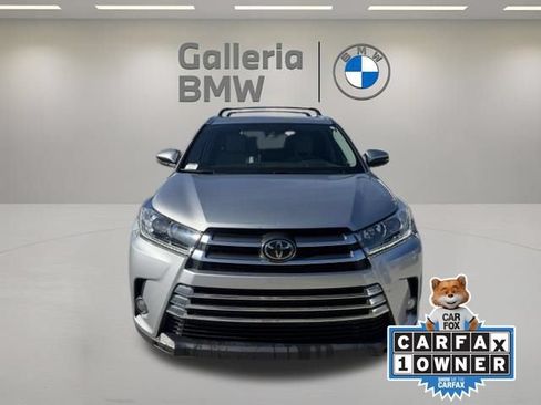 Used 2017 Toyota Highlander Limited FWD image 3