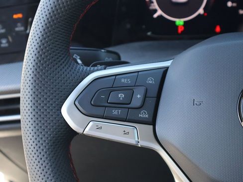 New 2026 Volkswagen GTI SE FWD image 32