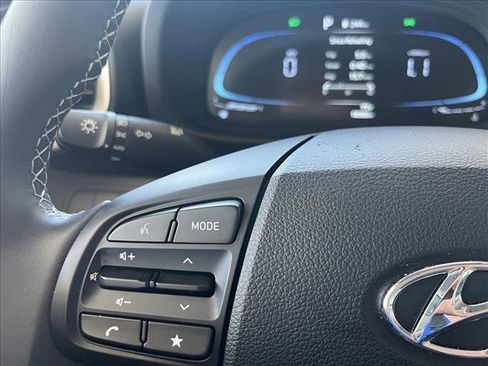 Used 2025 Hyundai Venue SEL FWD image 14
