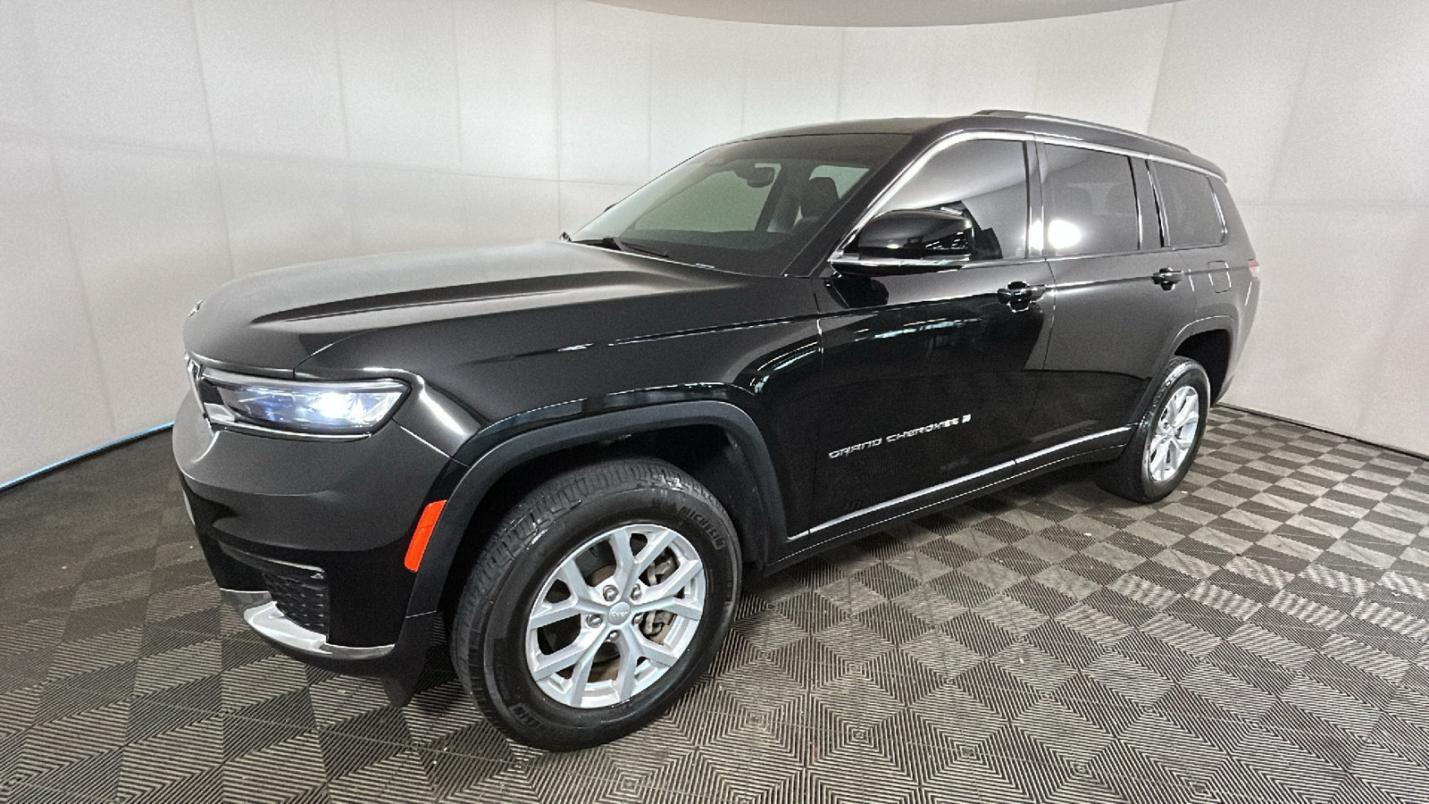 Used 2023 Jeep Grand Cherokee L Limited AWD/4WD image 8
