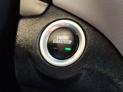 Used 2021 Chevrolet Equinox LS w/ LS Convenience Package image 24