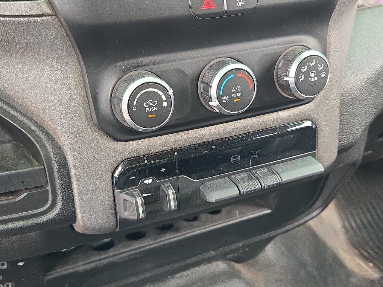 Used 2019 RAM 2500 Tradesman w/ Chrome Appearance Group AWD/4WD image 17