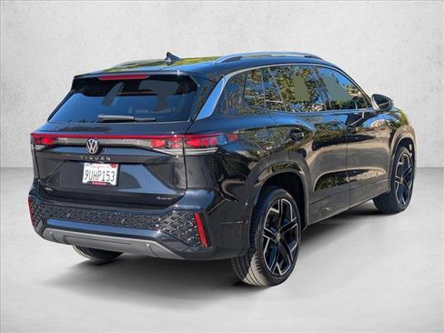 Used 2025 Volkswagen Tiguan SEL R-Line image 5