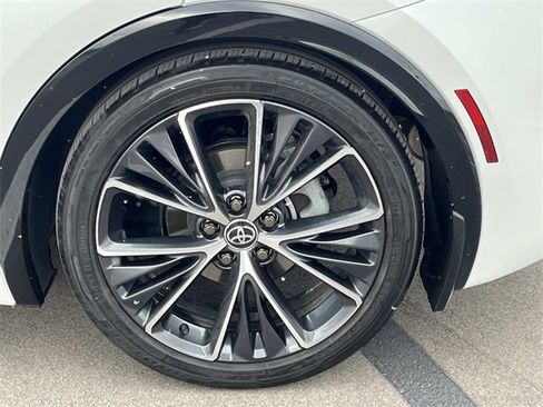 Used 2025 Toyota Prius XLE image 12