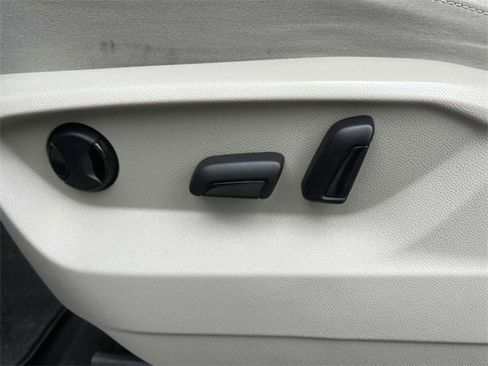 Used 2019 Volkswagen Atlas SE w/ Towing Package image 17