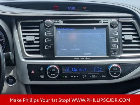 Used 2017 Toyota Highlander XLE FWD image 18