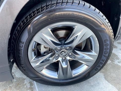 Used 2019 Toyota Highlander Limited Platinum AWD/4WD image 6