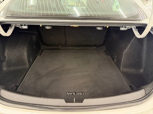 Used 2018 Chevrolet Malibu Premier w/ Premier Sun and Wheel Package FWD image 24
