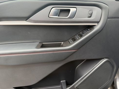 Used 2025 Ford Explorer ST-Line image 17