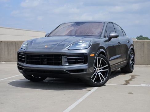 Used 2024 Porsche Cayenne S image 1