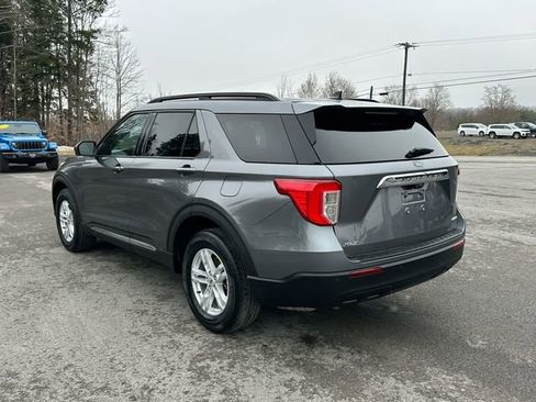 Used 2023 Ford Explorer XLT image 3