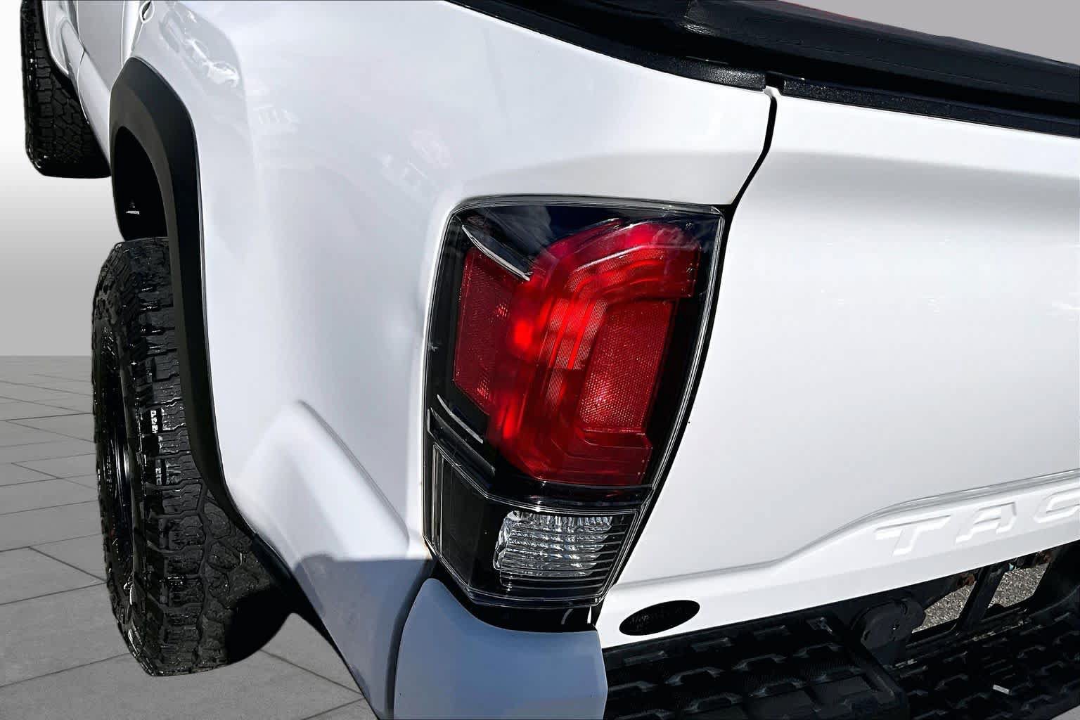 Used 2017 Toyota Tacoma TRD Pro AWD/4WD image 25