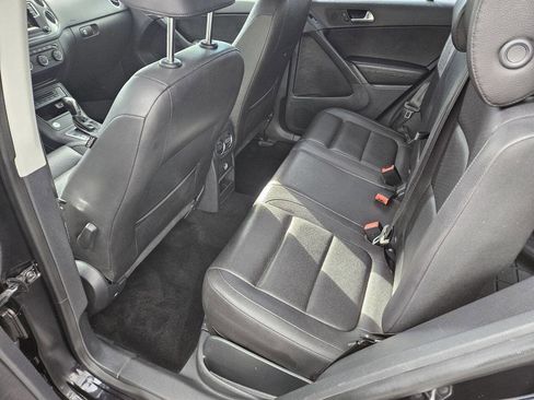 Used 2016 Volkswagen Tiguan S image 7