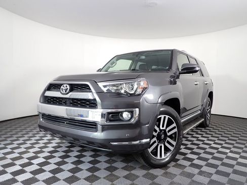 Used 2018 Toyota 4Runner Limited AWD/4WD image 2
