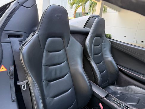 Used 2015 McLaren 650S Spider RWD image 32