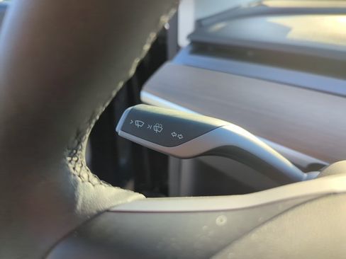 Used 2022 Tesla Model Y Performance AWD/4WD image 19