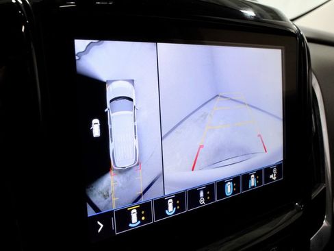 Used 2021 Chevrolet Traverse Premier w/ Redline Edition AWD/4WD image 2