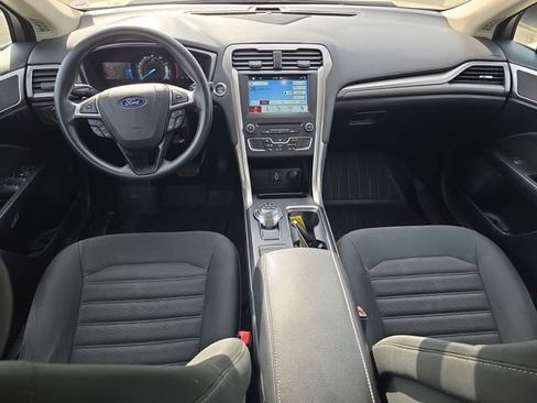 Certified 2018 Ford Fusion SE w/ Fusion SE Technology Package FWD image 24