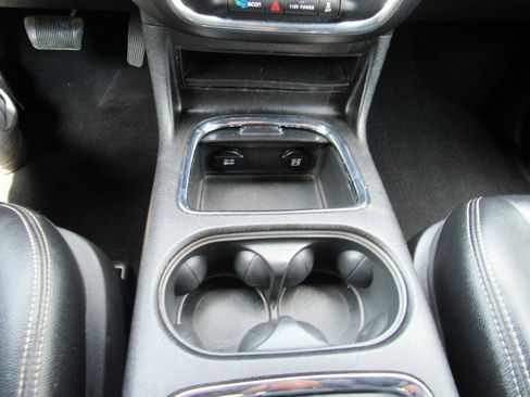 Used 2015 Dodge Grand Caravan SXT FWD image 23