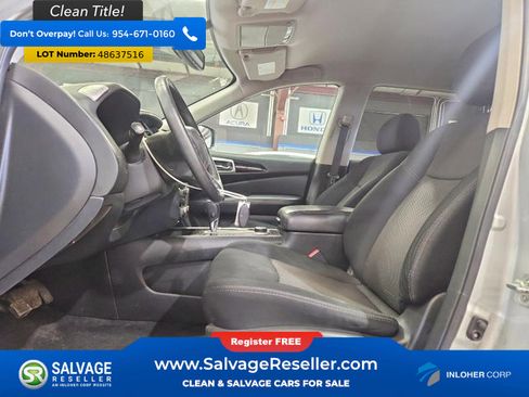 Used 2018 Nissan Pathfinder SV image 9