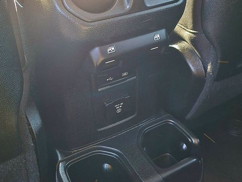 Used 2020 Jeep Wrangler Unlimited Rubicon w/ Dual Top Group AWD/4WD image 30