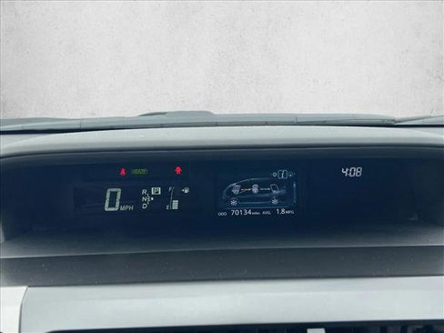 Used 2017 Toyota Prius V Five FWD image 9